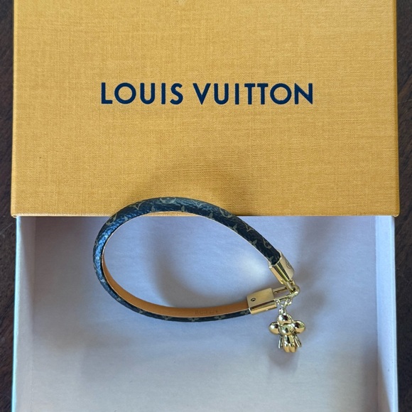 NIB Authentic Louis Vuitton Vivienne Bracelet  size 19 - Picture 8 of 15